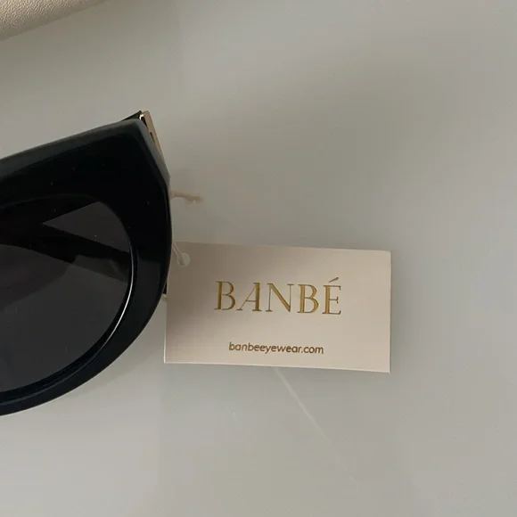 BANBÉ The Estella Black Sunglasses. New With Case. - Picture 6 of 9